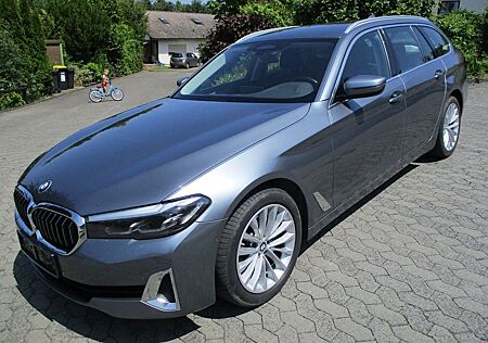 BMW 520 d xDrive Touring Luxury Line+Standheizung