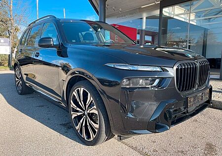 BMW X7 xDrive40d/All Black/Carbon/23"/AHK/Iconic/H&K