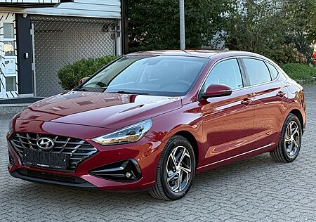 Hyundai i30 Fastback 120PS 1.HAND/SCHECKHEFT/NAV/LED/CAM
