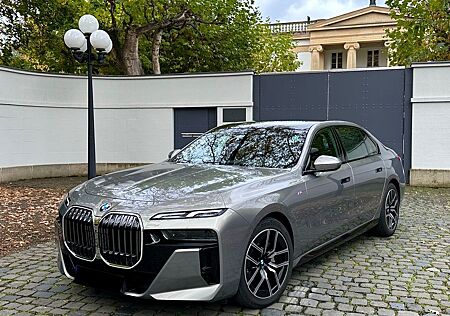 BMW 740 gebraucht kaufen BMW 740d xDrive M-Sport INDIVIDUAL B&W SkyL HEAD 360