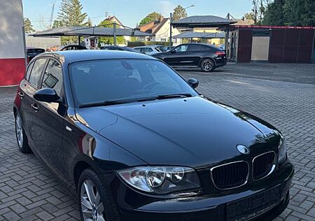 BMW 118i - NAVI + SHZ + PDC + KLIMAAUTOMATIK