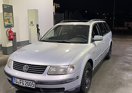 VW Passat Variant Volkswagen 1.6 Basis