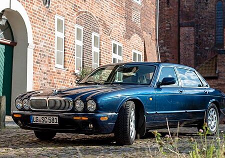 Jaguar XJ (X308) Langversion - optisch TOP