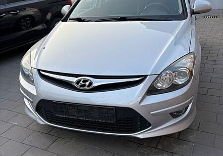 Hyundai i30 CW TÜV NEU KLIMA AHK