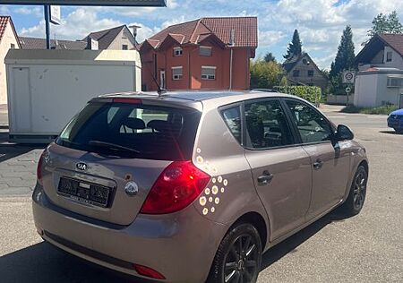 Kia ANDERE Ceed LX
