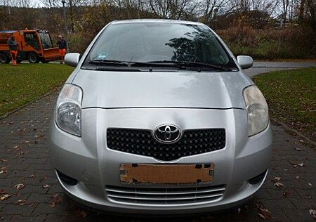 Toyota Yaris 1,0-l-VVT-i Cool