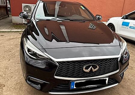 Infiniti Q30 1.6t FWD DCT Premium Tech Premium Tech