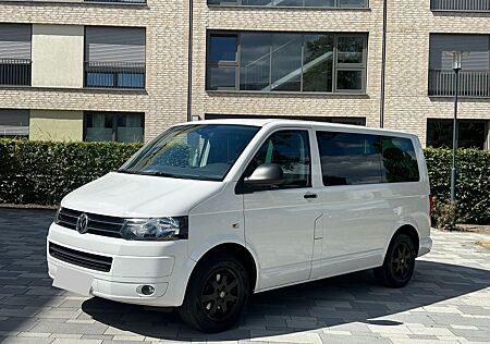VW T5 Multivan Volkswagen 2.0 TDI 7 Sitzer / Navi /