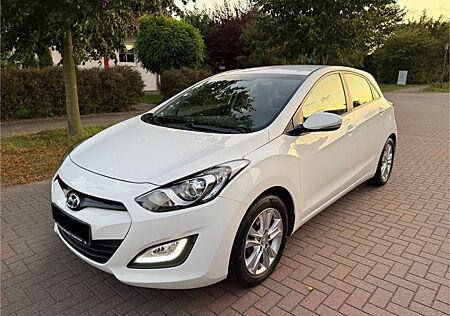Hyundai i30 1.4 LED Navi Rückfahrkamera Tüv 8/27