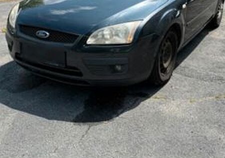 Ford Focus 1.6 Ghia Tüv 02 / 2027