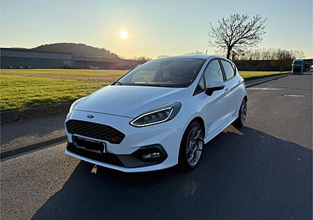 Ford Fiesta ST mit Styling-Paket, Garantie, 8-fach