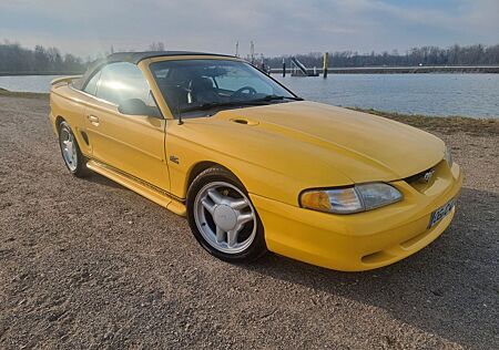 Ford Mustang GT 5.0 V8 Schaltgetriebe! Tüv neu TOP