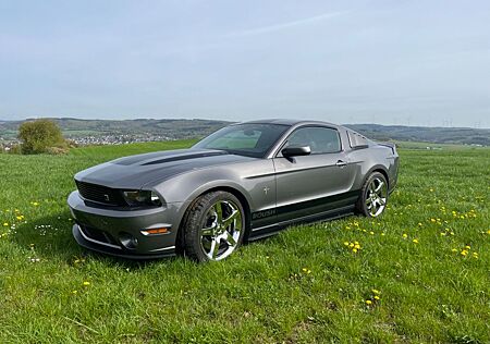 Ford Mustang V8 GT, ROUSH Stage 2, Handsigniert