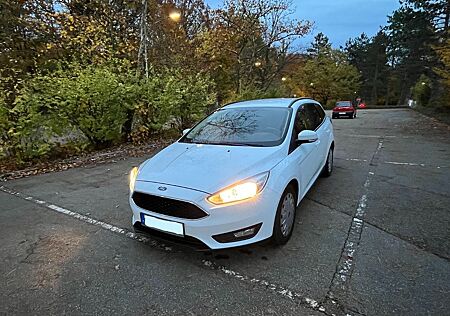 Ford Focus 1,5 TDCi 77kW ECOnetic 88g Titanium Ti...