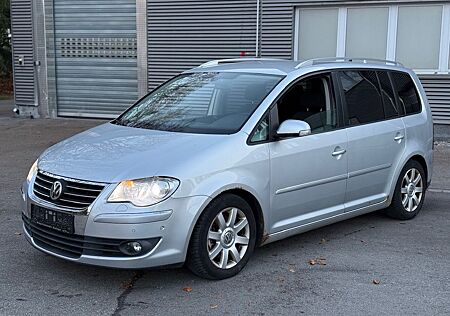 VW Touran Volkswagen 2.0TDI Highline DSG 7 Sitze