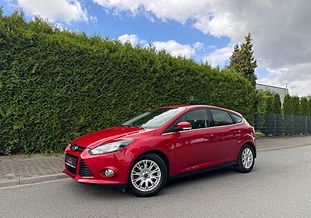 Ford Focus Lim. Titanium / KeylessGo/ Klimaa/ Nav.