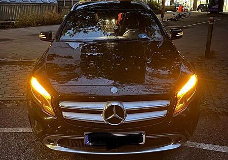 Mercedes-Benz GLA 200 -