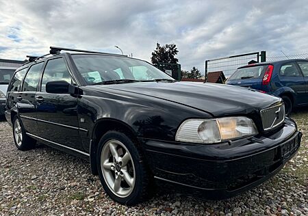 Volvo V70 | 2.4 L |