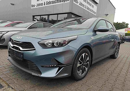 Kia Cee'd Ceed 1.5 T-GDI AT Kamera*Sitzheizung*APP*Navi