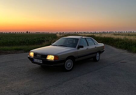 Audi 100 C3 mit H-Zulassung
