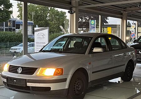 VW Passat Volkswagen 1.8 Trentline/AUTOMATIK/S-HEFT/WENIG KM
