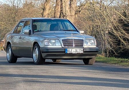 Mercedes-Benz 220 w124 E Automatik Schiebedach