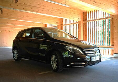 Mercedes-Benz B 180 Mercedes B180 | Rentnerfahrzeug | Sehr gepflegt