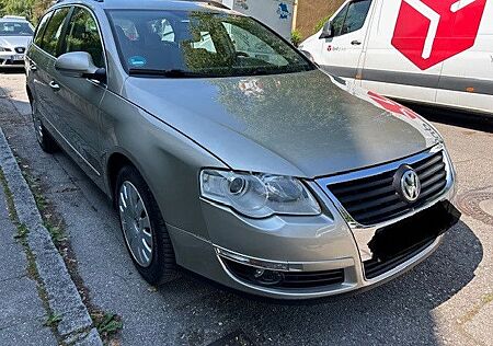 VW Passat Variant Volkswagen 2.0 FSI 4Motion Erst 110.00KM