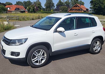 VW Tiguan Volkswagen 2.0 TDI BlueMotion Tech Sport & Style...