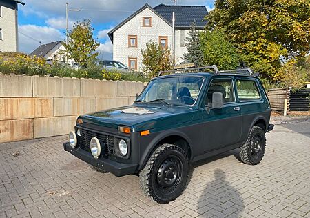 Lada Niva gebraucht kaufen Lada Niva 1.7i 4X4 TÜV 10/27 AHK SERVO BJ2009