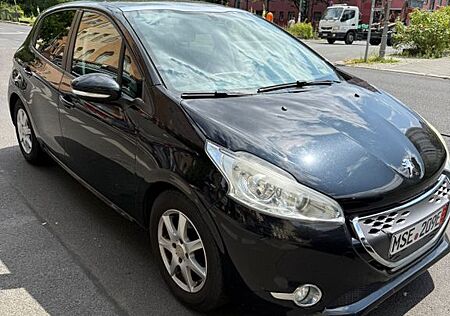 Peugeot 208 1.4 Active e-HDi/Autom./Panorama/Navi