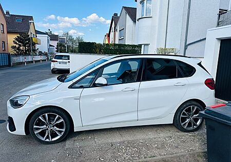 BMW 218i 218 Active Tourer - Scheckheftgepflegt