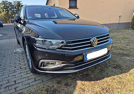VW Passat Variant Volkswagen 2.0 TDI SCR DSG Elegance Vari...