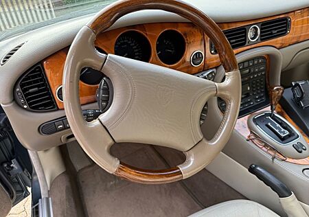 Jaguar XJ8 3.2 - Executive
