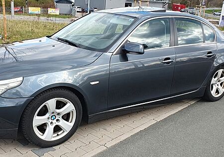 BMW 523i -