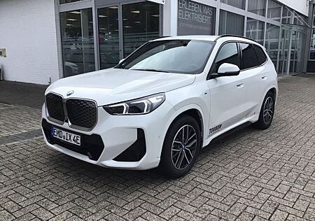 BMW iX1 xDrive30 M-Sport ACC/AHK/HUD/HarmanKardon