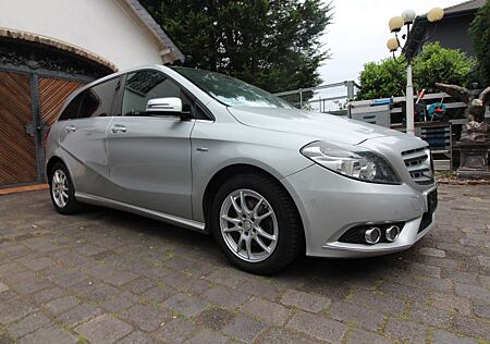 Mercedes-Benz B 200 2Hd Leder Panorama Navi Scheckh. TOP