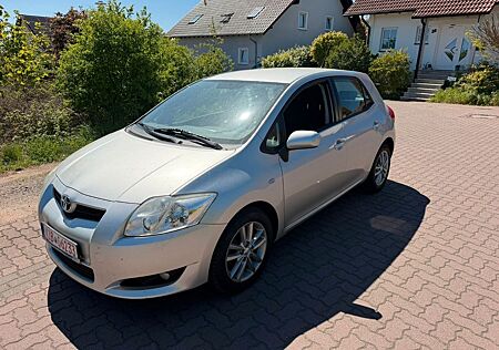 Toyota Auris Life