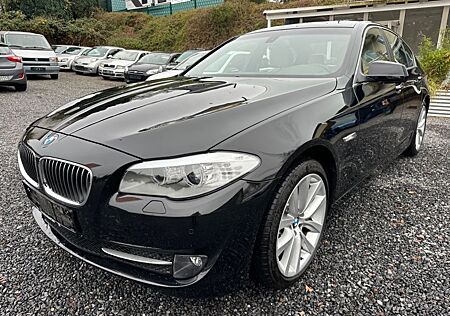 BMW 520d 1HAND * LEDER * NAVI *XENON* SCHDACH*