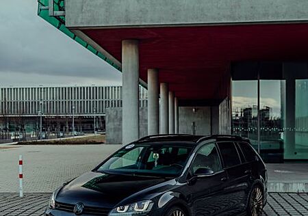VW Golf Volkswagen 2.0 TSI DSG 4MOTION BMT R Variant R