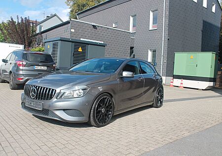 Mercedes-Benz A 180 Style*19"LM+tiefer+Heckspoiler*Navi*