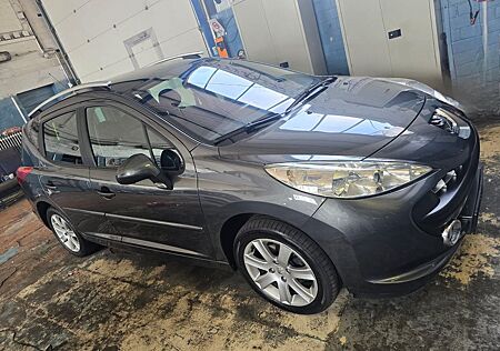 Peugeot 207 SW mit frischem TÜV sehr gepflegt.