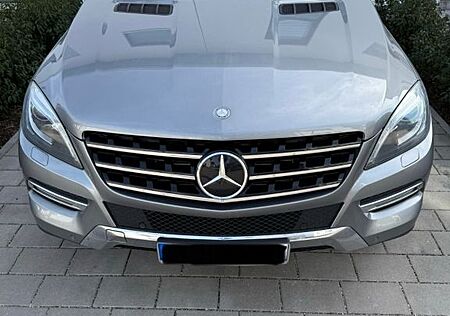 Mercedes-Benz ML 350 ML350 4MATIC AHK TOP ZUSTAND 2.HAND SCHECKHEFT