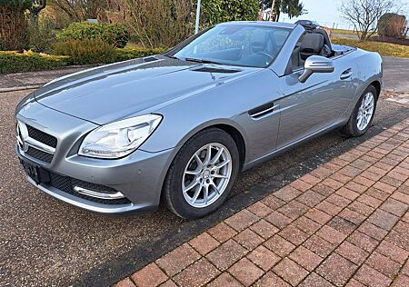 Mercedes-Benz SLK 200 Navi Leder Airscarf Sportsitze PDC Klima