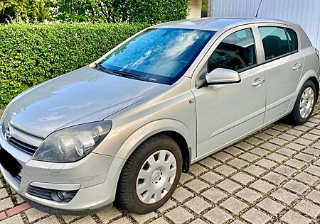 Opel Astra 1.4 Twinport Enjoy (TÜV NEU bis 07/2027)