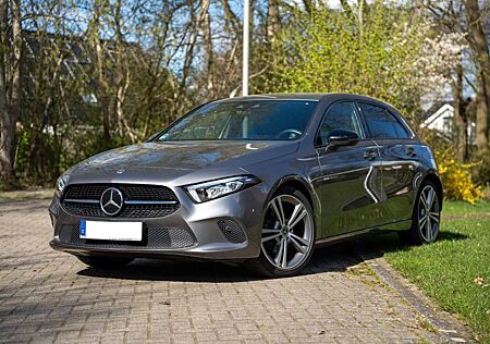 Mercedes-Benz A 180 7G-DCT 8-Fach|Night|Distronic|Lenkass|Totw