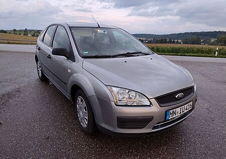 Ford Focus 1,6 Benzin Neue TÜV
