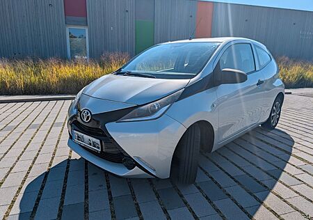 Toyota Aygo (X) Aygo (X) 1,0-l-VVT-i x x