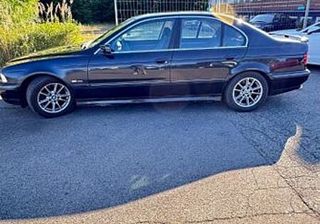 BMW 520i