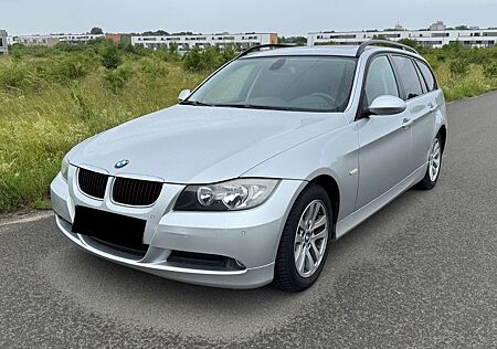 BMW 320i E91 | Panoramadach, PDC | TÜV neu bis 06.27